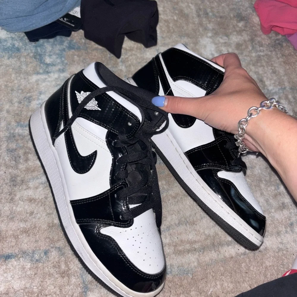 carbon fiber black white jordan 1s - Picture 3 of 4